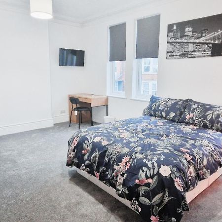 Spacious Room In Modern House Near ノッティンガム エクステリア 写真