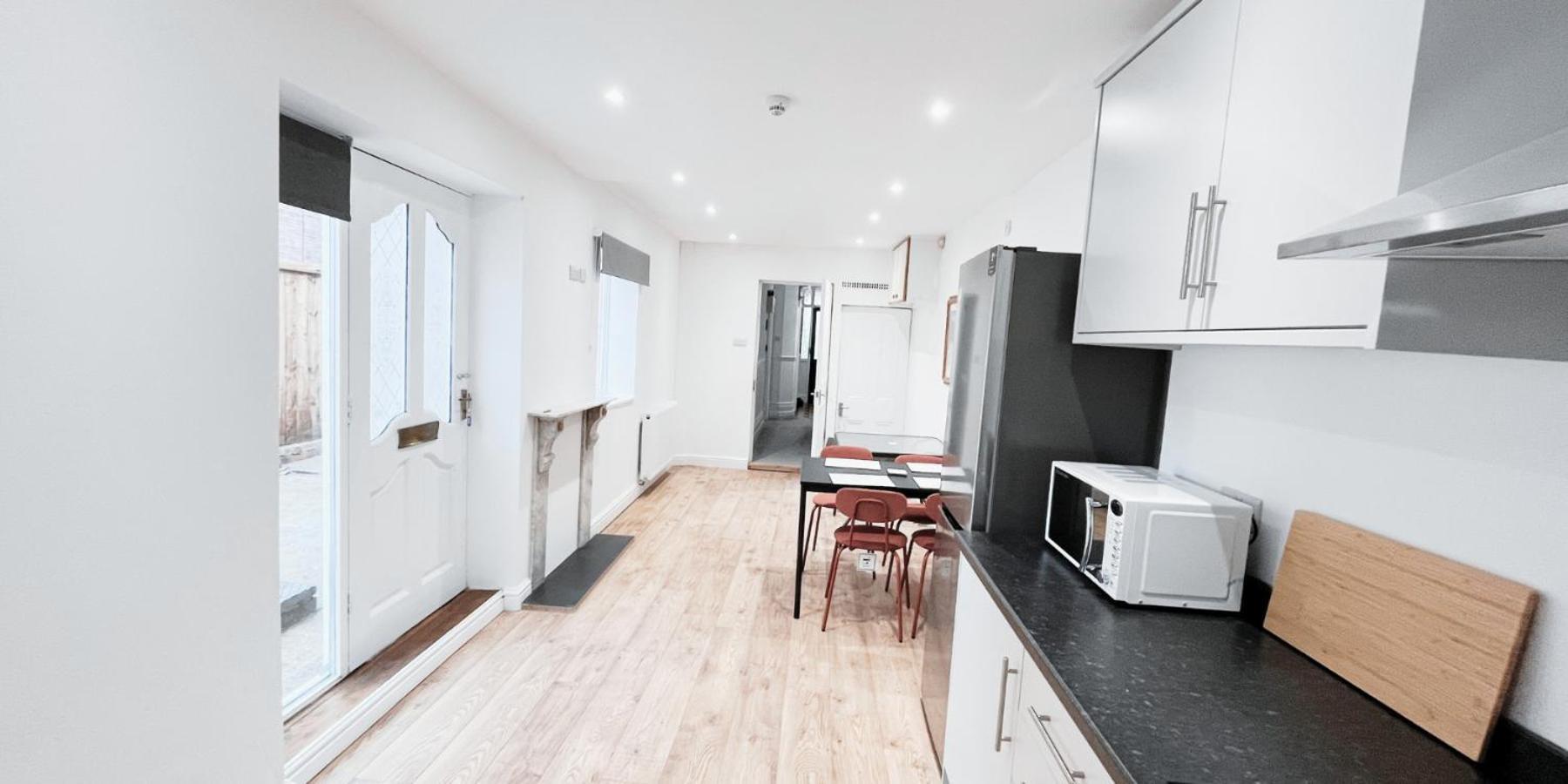 Spacious Room In Modern House Near ノッティンガム エクステリア 写真