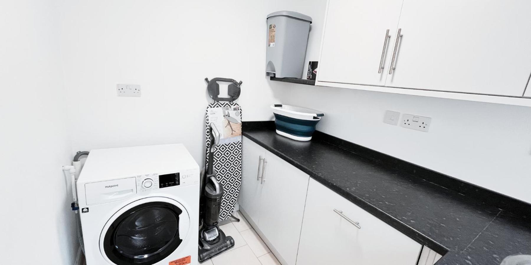 Spacious Room In Modern House Near ノッティンガム エクステリア 写真