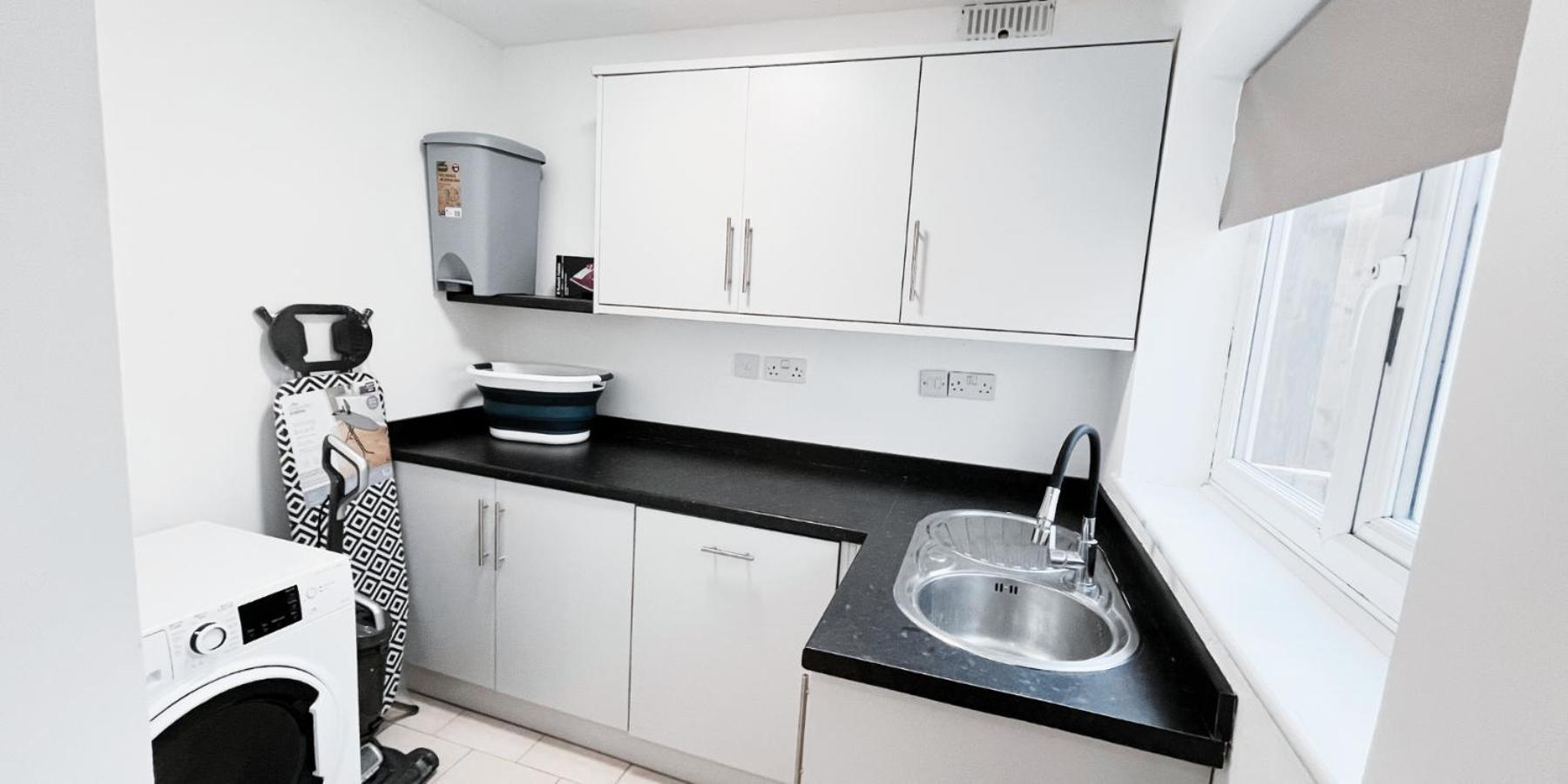 Spacious Room In Modern House Near ノッティンガム エクステリア 写真