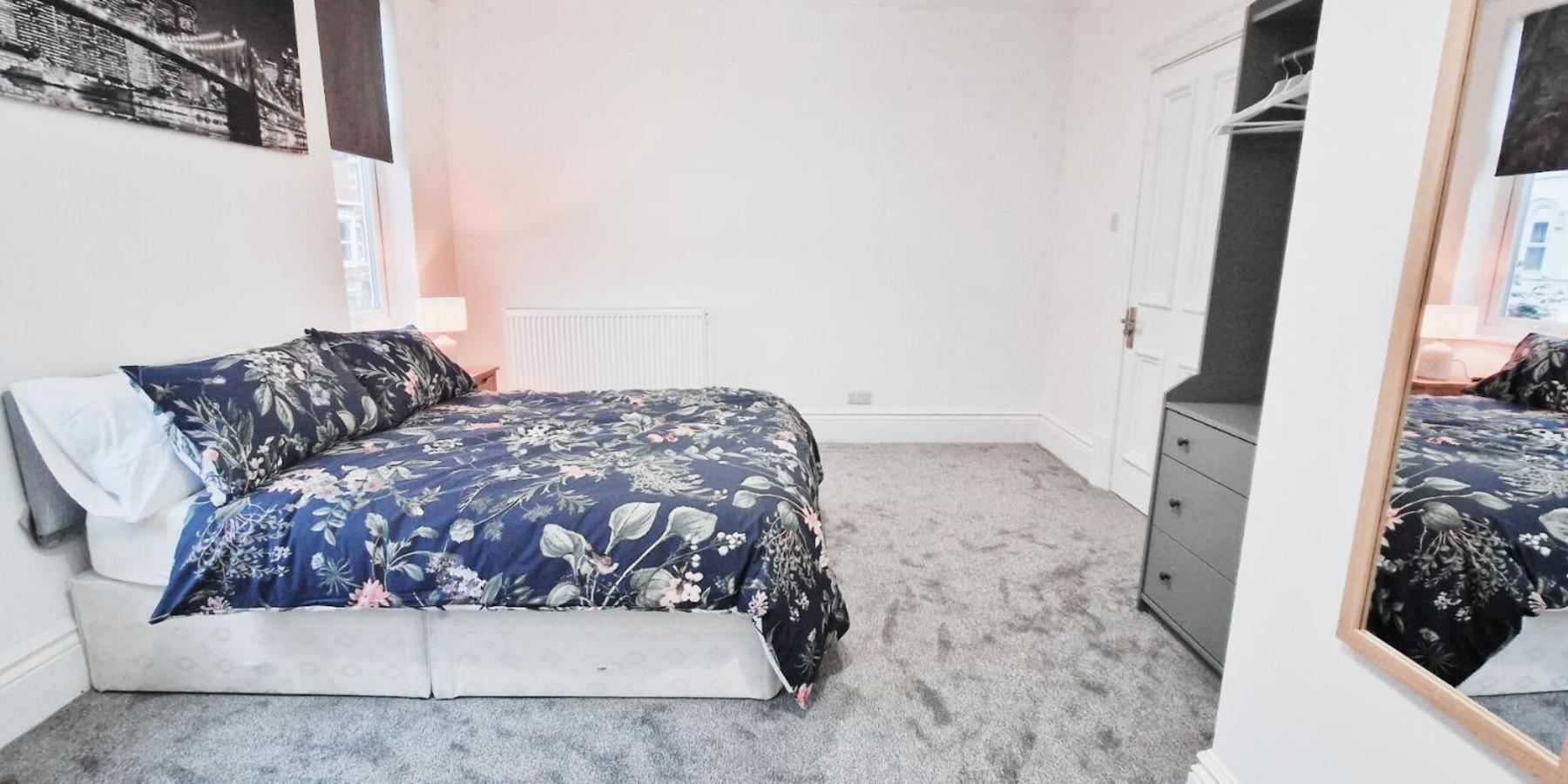 Spacious Room In Modern House Near ノッティンガム エクステリア 写真