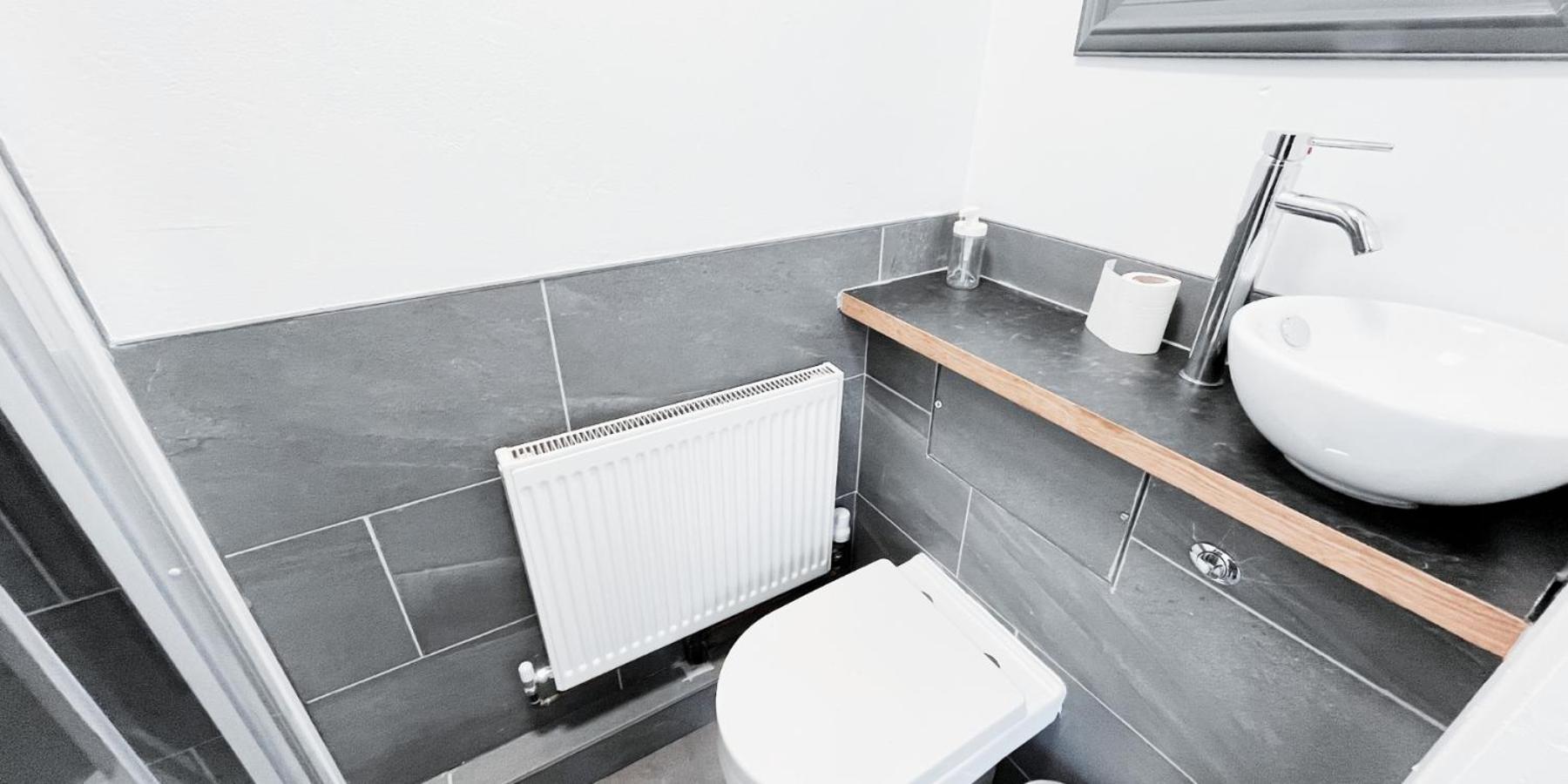 Spacious Room In Modern House Near ノッティンガム エクステリア 写真