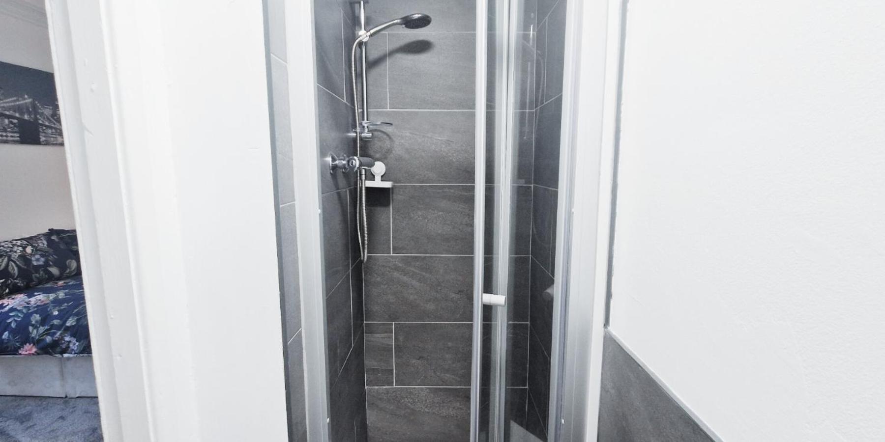 Spacious Room In Modern House Near ノッティンガム エクステリア 写真