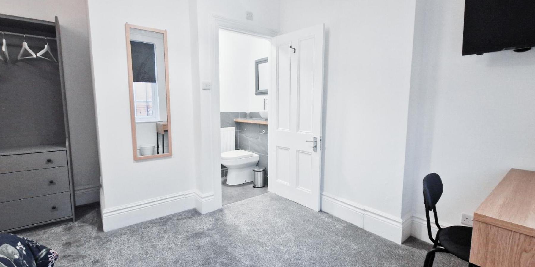 Spacious Room In Modern House Near ノッティンガム エクステリア 写真