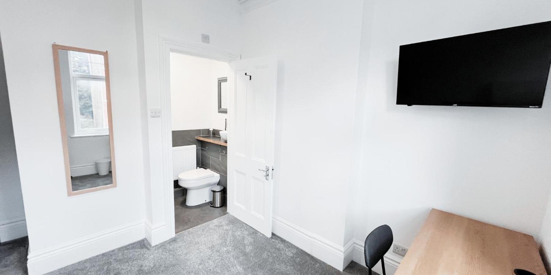 Spacious Room In Modern House Near ノッティンガム エクステリア 写真